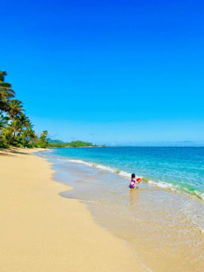 Aloha Beach Retreat, Ocean Front With AC
